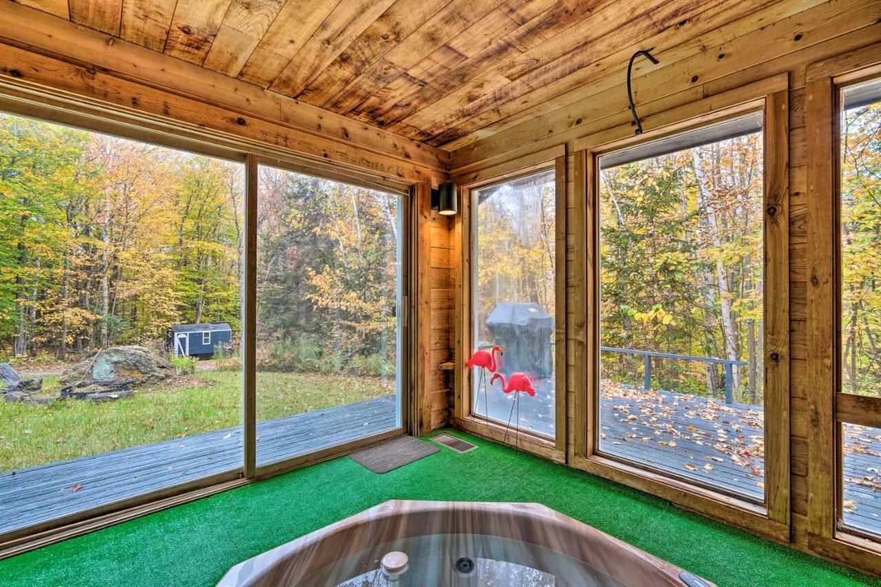 Whimsical Winhall Cottage With Private Hot Tub! Exterior photo